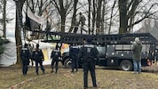 Auch ein „Sturmfahrzeug“ kam bei der Räumung des Aktivisten-Camps zum Einsatz.