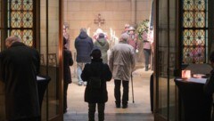 Hunderte Trauernde nahmen in der Turmkapelle im Linzer Mariendom persönlich Abschied von ...