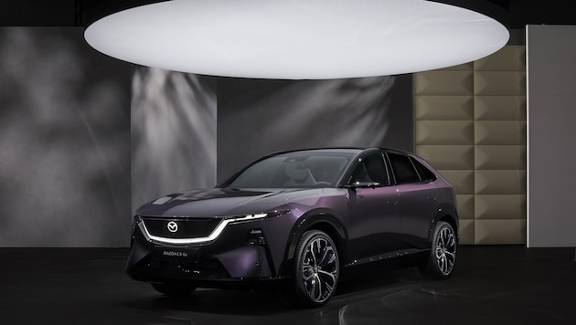 Anfang 2026 hat Mazda den neuen CX-6e vorgestellt, der zu Preisen ab unter 50.000 Euro im Sommer ...