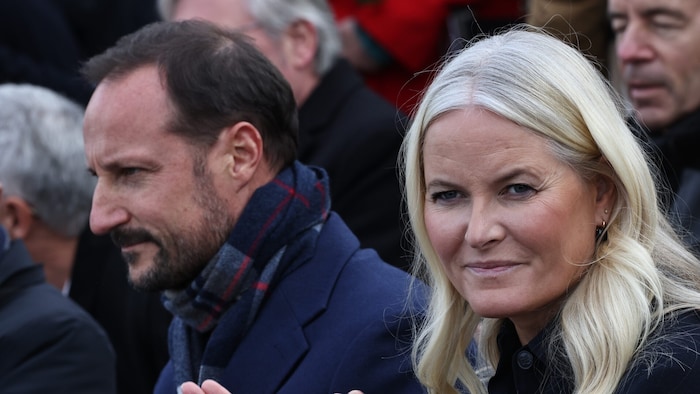 Kronprinz Haakon ist voller Sorge um seine Frau. Die Kronprinzessin ist nicht nur wegen der ...