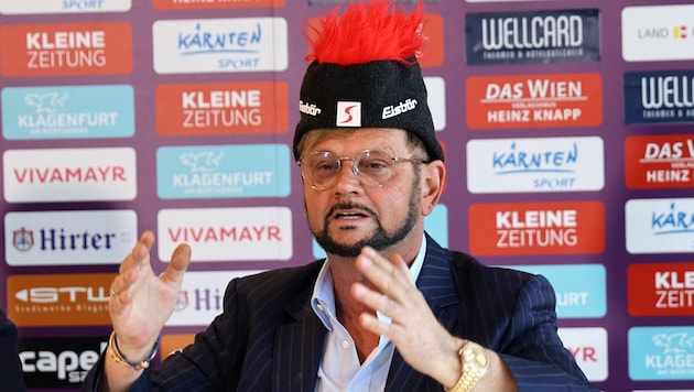 Helmut Kaltenegger – mit Haube am Kopf bei der Insolvenz-PK – stellte 1,4 Millionen Euro auf.