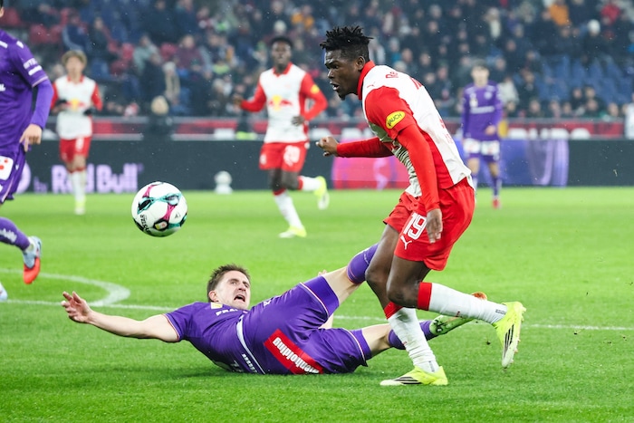 An Karim Konate lief die Partie vollkommen vorbei.