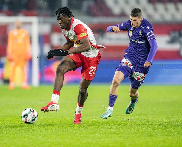 Joane Gadou (li.) war über 90 Minuten gesehen einer der Besten bei Red Bull Salzburg.