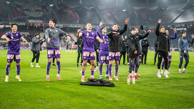 Die Wiener Austria jubelt in Salzburg.