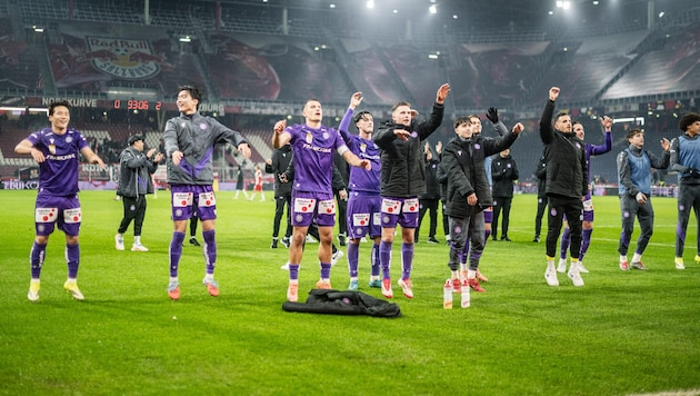 Die Wiener Austria jubelt in Salzburg.