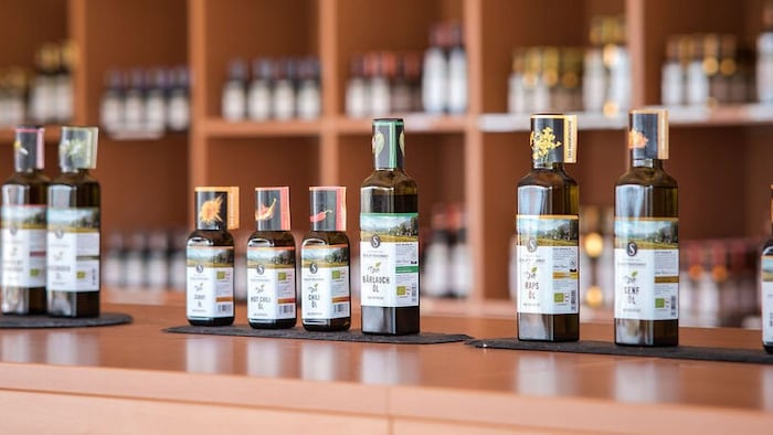 Bio-Öle und Bio-Essige werden direkt am Hof in Ried im Traunkreis hergestellt.