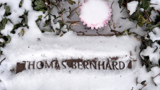 Das Grab von Thomas Bernhard in Grinzing