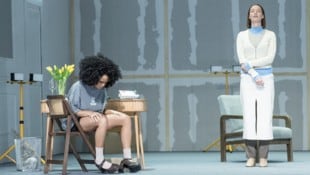 Otiti Engelhardt (li.) und Sarah Sophia Meyer in „Wir töten Stella“ in Graz.