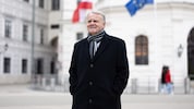 Ex-Landeshauptmann Hans Niessl (74) am Freitagmittag vor der Wiener Hofburg