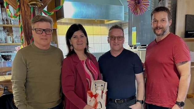 Bürgermeisterin Maria Knauder mit den Kienzer-Brüdern.