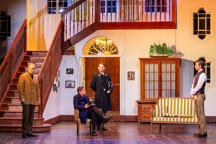 Grauen vs. Kitsch: Baron Trapp (re. Lukas Perman) ist kein Freund der Nazis und beschließt, ...