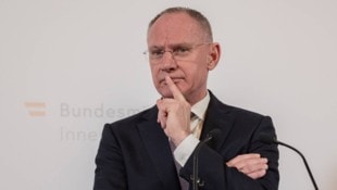 Innenminister Karner muss einiges einstecken.