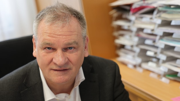 Schuldirektor Christian Klar zeigte sich überrascht, dass TV-Teams des Kreml keinen ausgewogenen ...