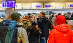 Schon jetzt gut gefüllt sind die Hallen des Salzburger Flughafens. Die Halbzeitferien der Briten ...