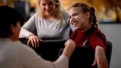 Lara kann nicht sprechen, nicht gehen – aber sie kann sich ganz klar ausdrücken: mit ihrer ...