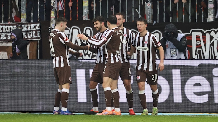 St. Pauli feierte einen wichtigen Sieg im Abstiegskampf.