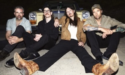 Casper Starreveld (Gitarre), Jan Haker (Bass), Jason Dowd (Leadsänger) und Nils Vandenberg ...