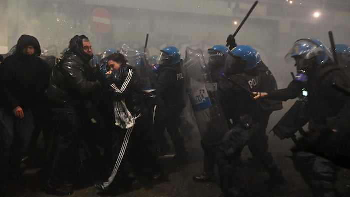 Die Polizei machte kurzen Prozess und vertrieb die gewaltbereiten Demonstranten.
