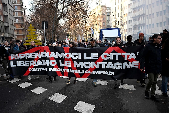 Die Demonstranten wollen die Stadt „zurückholen“ und die Berge „befreien“.