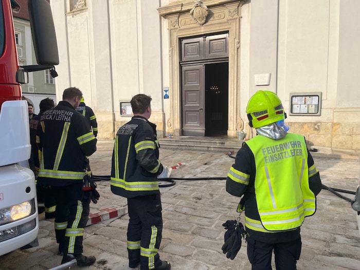 Das Feuer konnte zum Glück rasch gelöscht werden. Messen müssen aber örtlich verlegt werden.