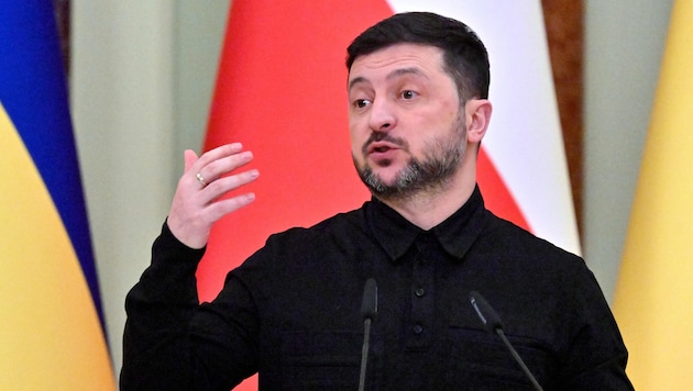 Der ukrainische Präsident Wolodymyr Selenskyj befürchtet durch das Abkommen große Nachteile für ...