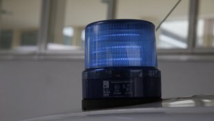 Weil es seit Monaten zu laut war, stürmte der Mann am Samstag mit einer Axt das Lokal. Die ...