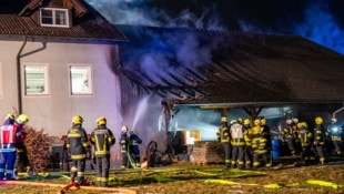 Der Brandort befand sich unmittelbar neben dem Feuerwehrhaus.