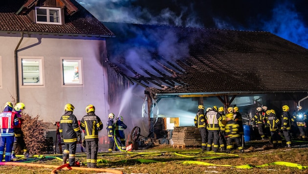 Der Brandort befand sich unmittelbar neben dem Feuerwehrhaus.