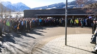 Nichts geht mehr! Für die Biathlon-Fans in Antholz heißt es: Bitte warten! 