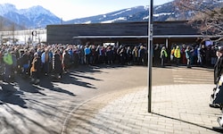 Nichts geht mehr! Für die Biathlon-Fans in Antholz heißt es: Bitte warten! 