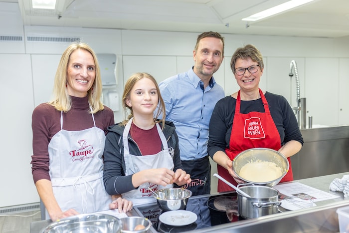 Michael Baumgartner mit Tochter Johanna und Partnerin Gerhild Pobaschnig waren begeistert.