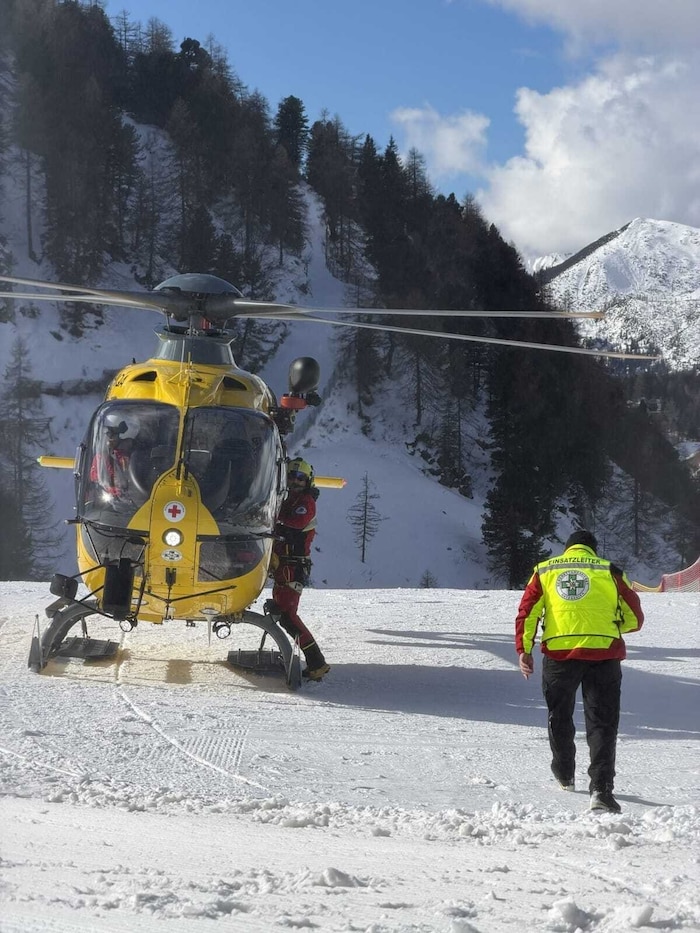 Zwei Helikopter waren im Einsatz.