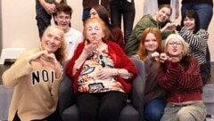 Erni Jasek (100) beim Generationengespräch mit Schülern des BGRG Simonsgasse.