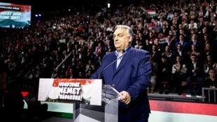 Ungarns Regierungschef Viktor Orbán warnt vor einem Sieg der Opposition bei der Parlamentswahl ...