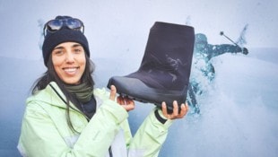 Freeride-Profi Silvia Moser mit dem neuen Postour-Schuh von Arc‘teryx. 
