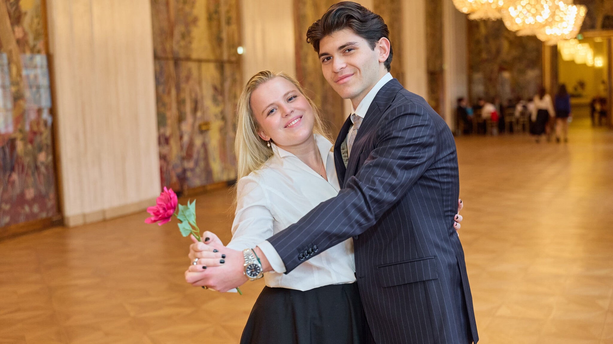 Stefanie wollte unbedingt eröffnen, Paris Worseg hat sofort „Ja“ gesagt.