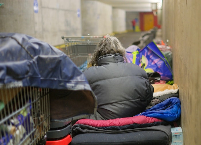 Gabi in ihrem unterirdischen Schlafplatz beim Linzer Bahnhof.