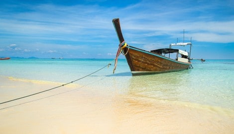 Phuket ist die größte Insel des südostasiatischen Königreichs und eines der beliebtesten ...