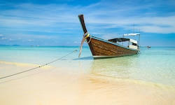 Phuket ist die größte Insel des südostasiatischen Königreichs und eines der beliebtesten ...