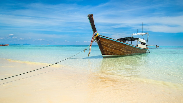 Phuket ist die größte Insel des südostasiatischen Königreichs und eines der beliebtesten ...