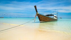 Phuket ist die größte Insel des südostasiatischen Königreichs und eines der beliebtesten ...