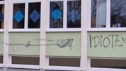 Mit Beschimpfungen wurde das Schulgebäude verunstaltet.