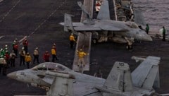 US-Flugzeuge auf dem Träger „USS Abraham Lincoln“