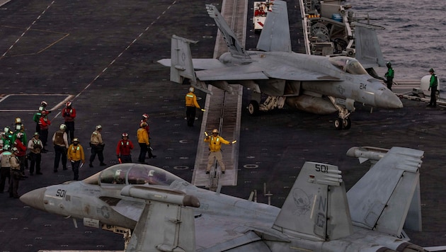 US-Flugzeuge auf dem Träger „USS Abraham Lincoln“