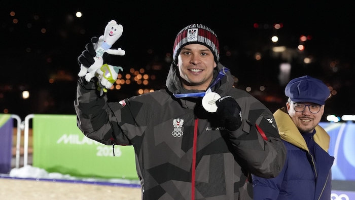 Bei den Olympischen Spielen in Cortina holte sich Jonas Müller im Februar 2026 die ...