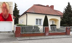 Ihre Villa wollte die 80-Jährige verkaufen – da soll der Ziehsohn sie über eine Treppe gestoßen ...