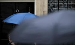 Düstere Wolken hängen derzeit über dem britischen Regierungssitz in der Londoner Downing Street ...