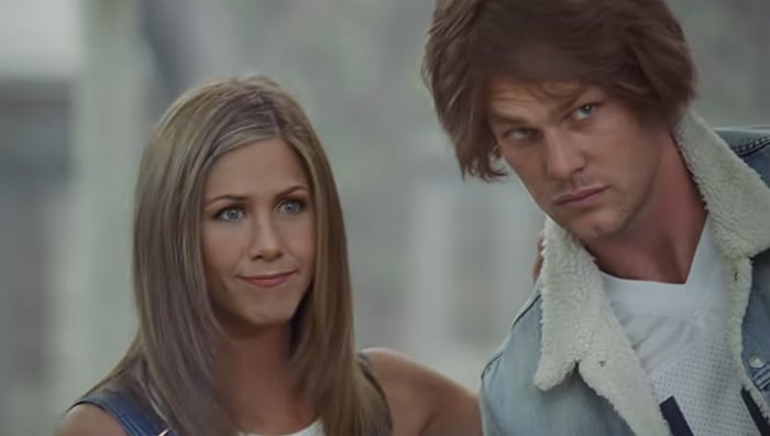 Jennifer Aniston trägt wieder den „Rachel-Haircut“ und ist jetzt mit Tom Brady „fix zamm“.