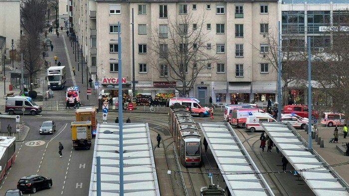 Insgesamt musste die Berufsfeuerwehr mit 30 Mann ausrücken.