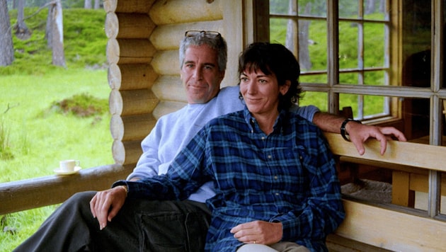 Ghislaine Maxwell wurde wegen Beihilfe zum sexuellen ‌Missbrauch an minderjährigen Mädchen durch ...